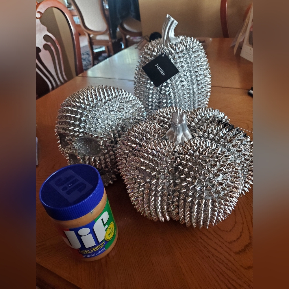 Z Gallerie Spiked Pumpkins/Skull